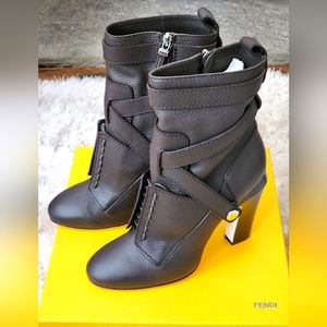 $1250 100% Auth Fendi Women's Boots in Ebony/Brown Leather